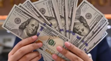 سعر الصرف المستقر.. الدولار يحافظ على قيمته مقابل الجنيه في البنوك المصرية